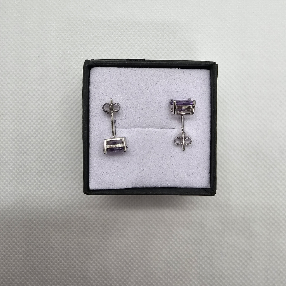 Elegant Amethyst Purple Sterling Stud Earrings.1ct each - Picture 4 of 4